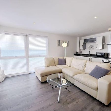 Stylish Seaview One-Bedroom Apt Свонсі Екстер'єр фото