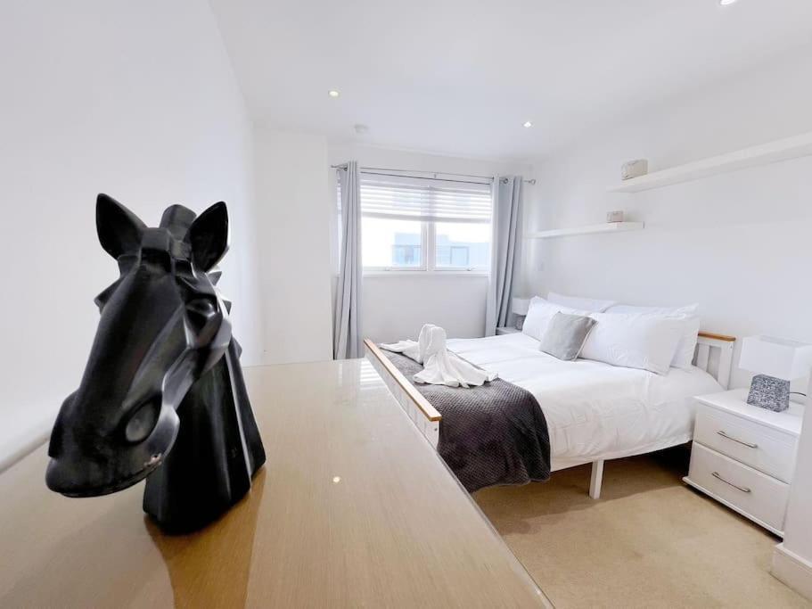 Stylish Seaview One-Bedroom Apt Свонсі Екстер'єр фото