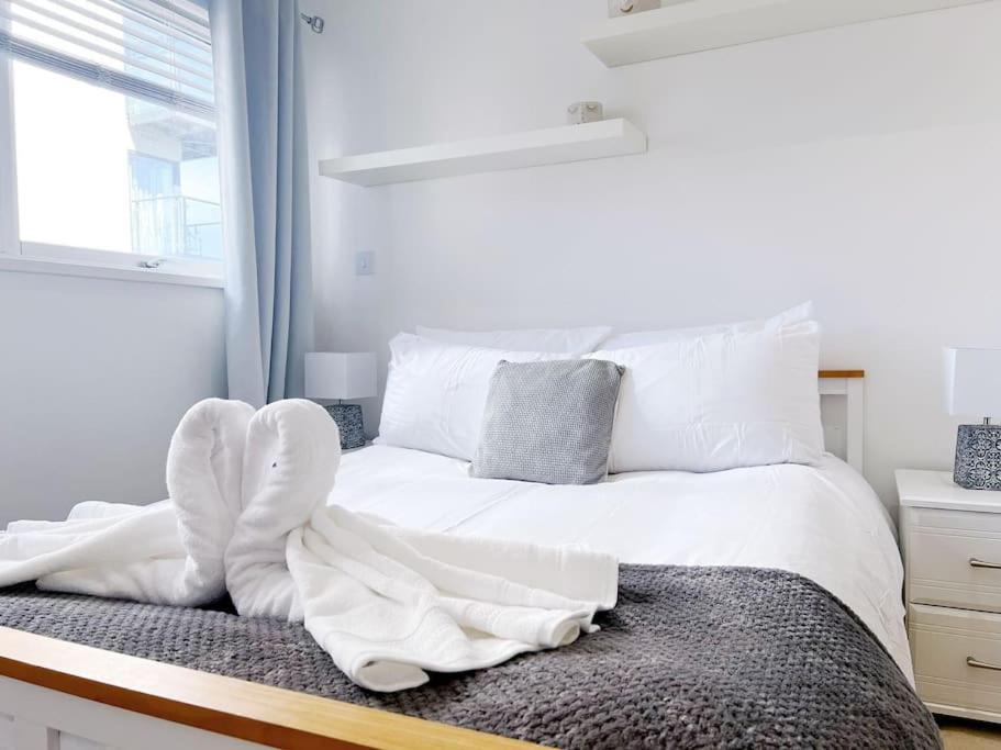 Stylish Seaview One-Bedroom Apt Свонсі Екстер'єр фото